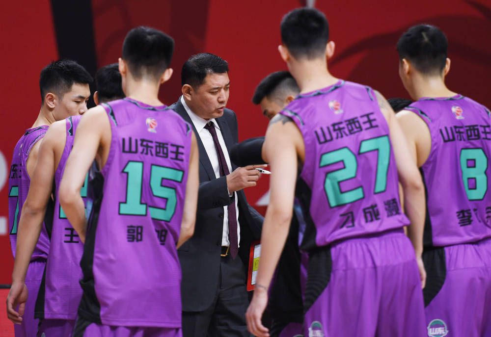 CBA 江苏肯帝亚107-78南京头排苏酒CBA 九台农商银行104-104浙江稠州事件国足vs中国香港首发：4-4-2，刘殿座、吴曦、刘彬彬、韦世豪先发中国男足vs中国香港男足的封闭热身赛正在进行。